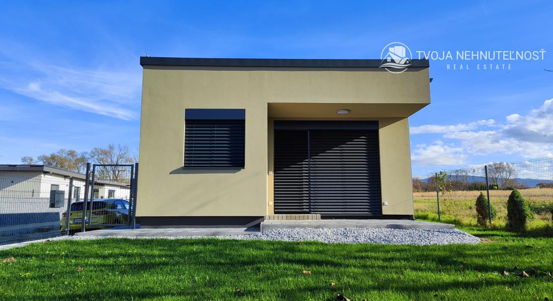 Posledný tehlový 3 izbový rodinný dom na pozemku 280 m2, 2 parkovacie miesta, terasa, záhrada