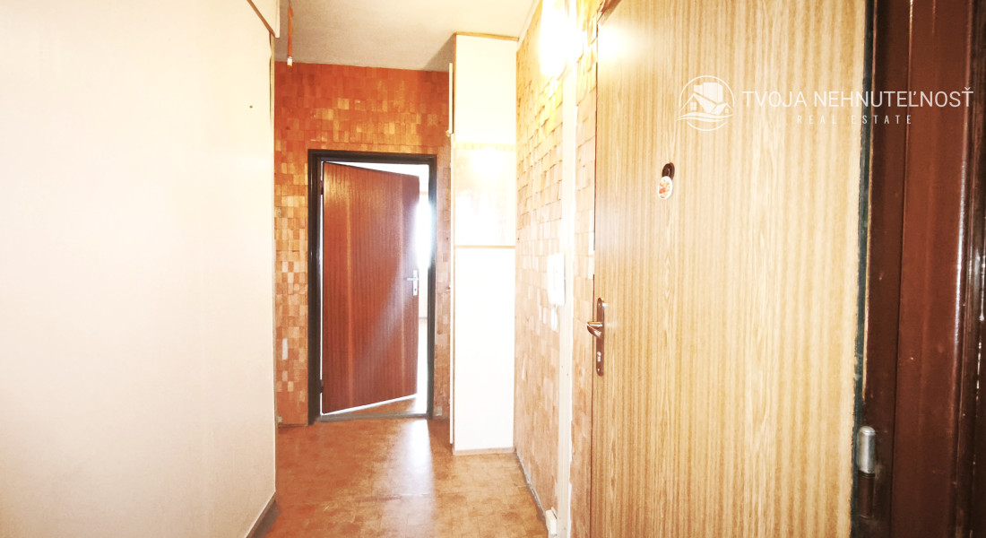 Na predaj vyprataný 2 izbový byt 50 m2, v pôvodnom stave v skvelej lokalite KVP, Jasuschova ulica