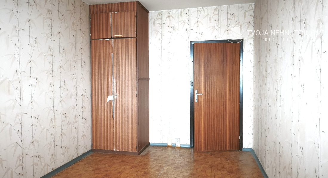 Na predaj vyprataný 2 izbový byt 50 m2, v pôvodnom stave v skvelej lokalite KVP, Jasuschova ulica