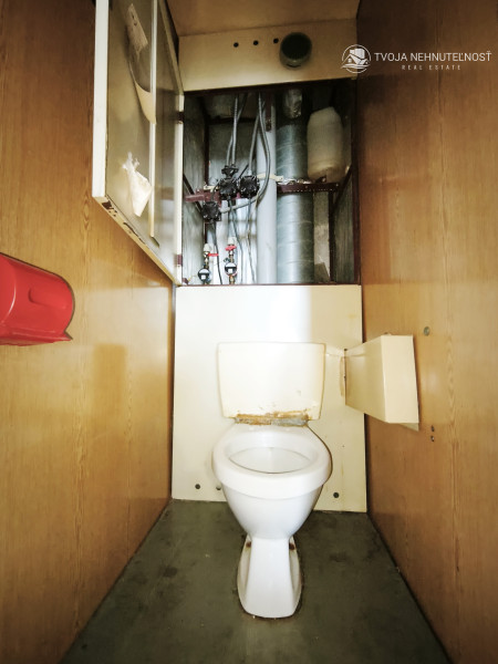 Na predaj vyprataný 2 izbový byt 50 m2, v pôvodnom stave v skvelej lokalite KVP, Jasuschova ulica