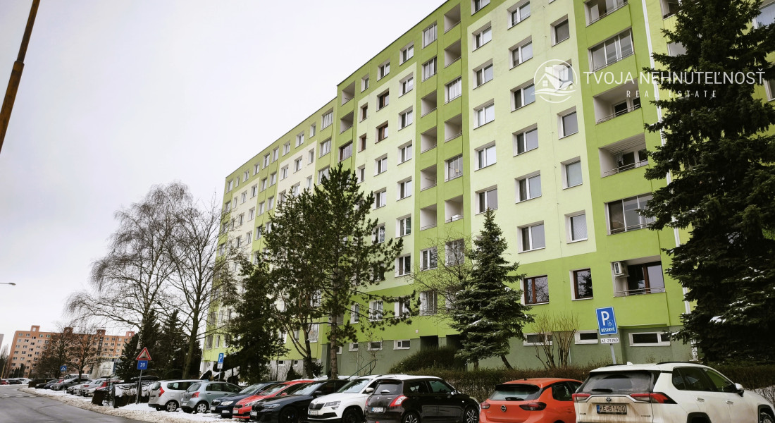 Na predaj vyprataný 2 izbový byt 50 m2, v pôvodnom stave v skvelej lokalite KVP, Jasuschova ulica