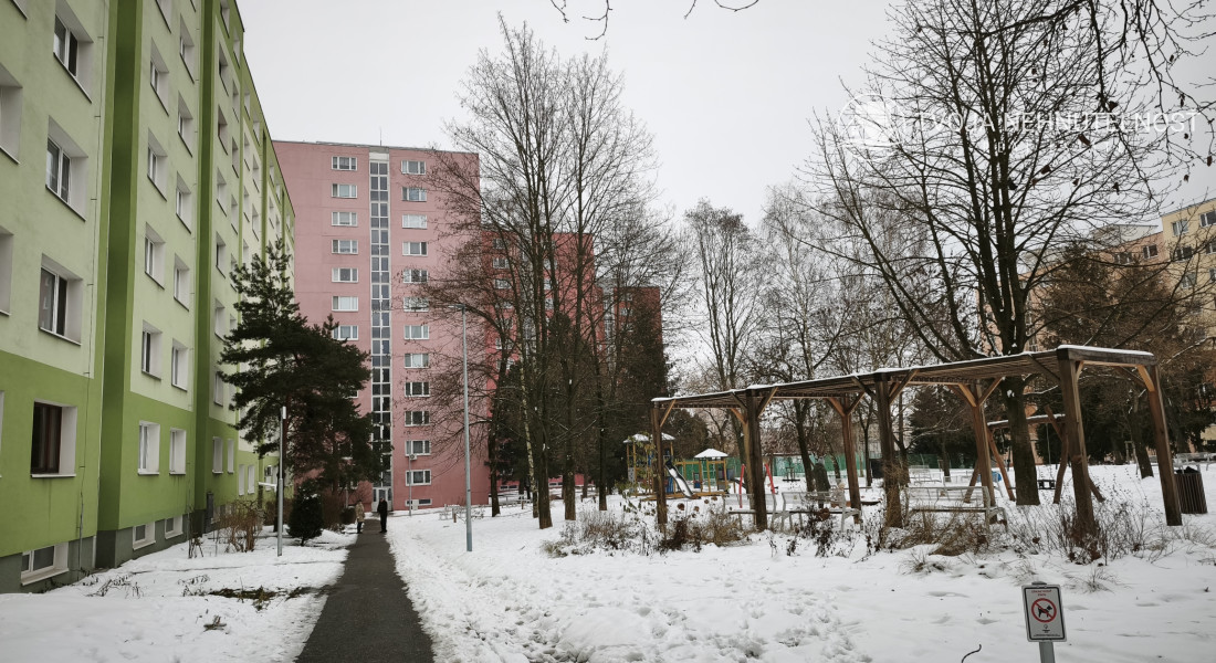 Na predaj vyprataný 2 izbový byt 50 m2, v pôvodnom stave v skvelej lokalite KVP, Jasuschova ulica