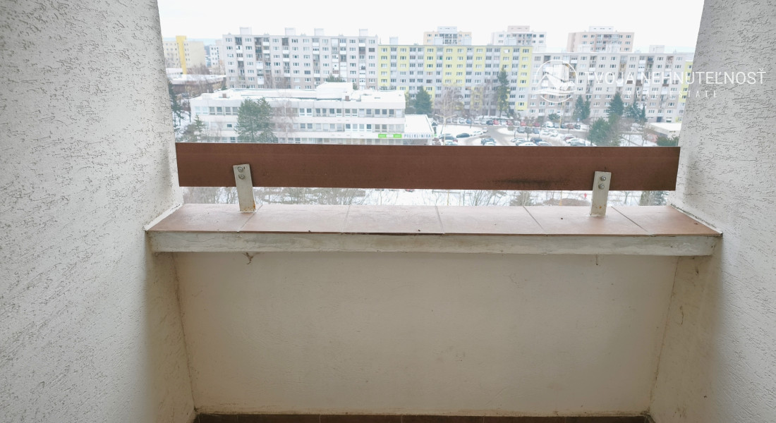 Na predaj vyprataný 2 izbový byt 50 m2, v pôvodnom stave v skvelej lokalite KVP, Jasuschova ulica