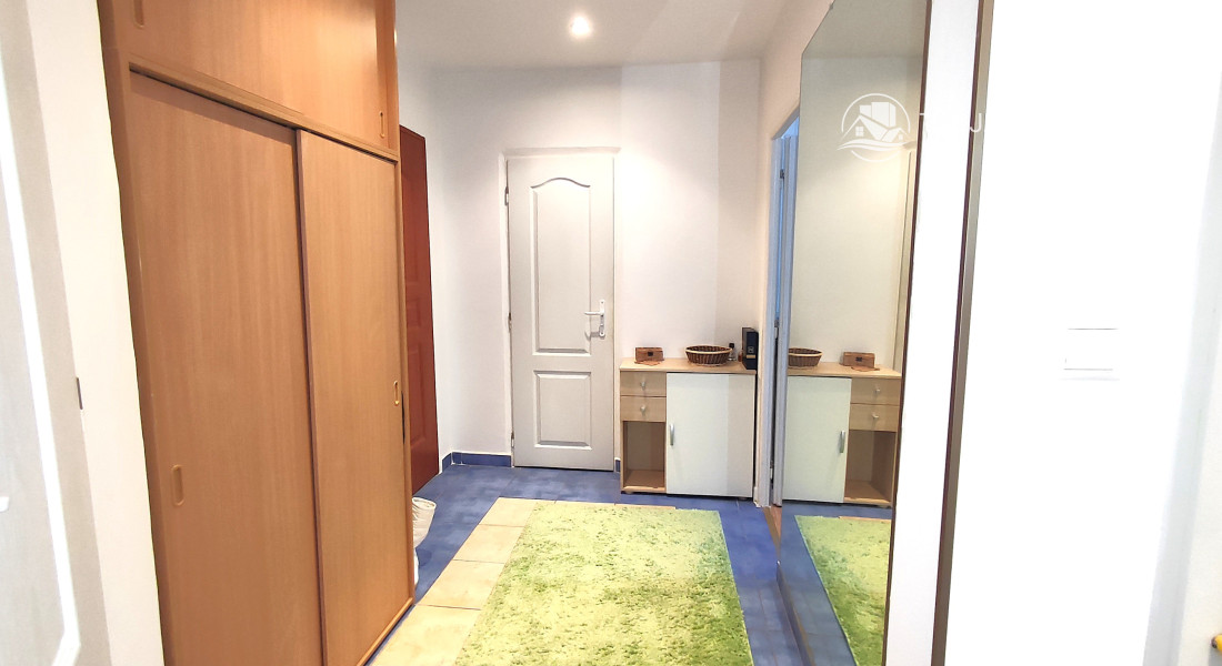 Na predaj 2,5 izbový byt Sekčov Martina Benku, 59 m2, zariadený, prenajatý, s balkónom.