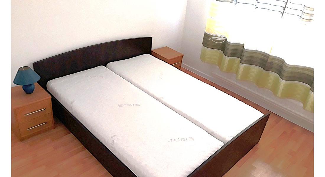 Na predaj 2,5 izbový byt Sekčov Martina Benku, 59 m2, zariadený, prenajatý, s balkónom.