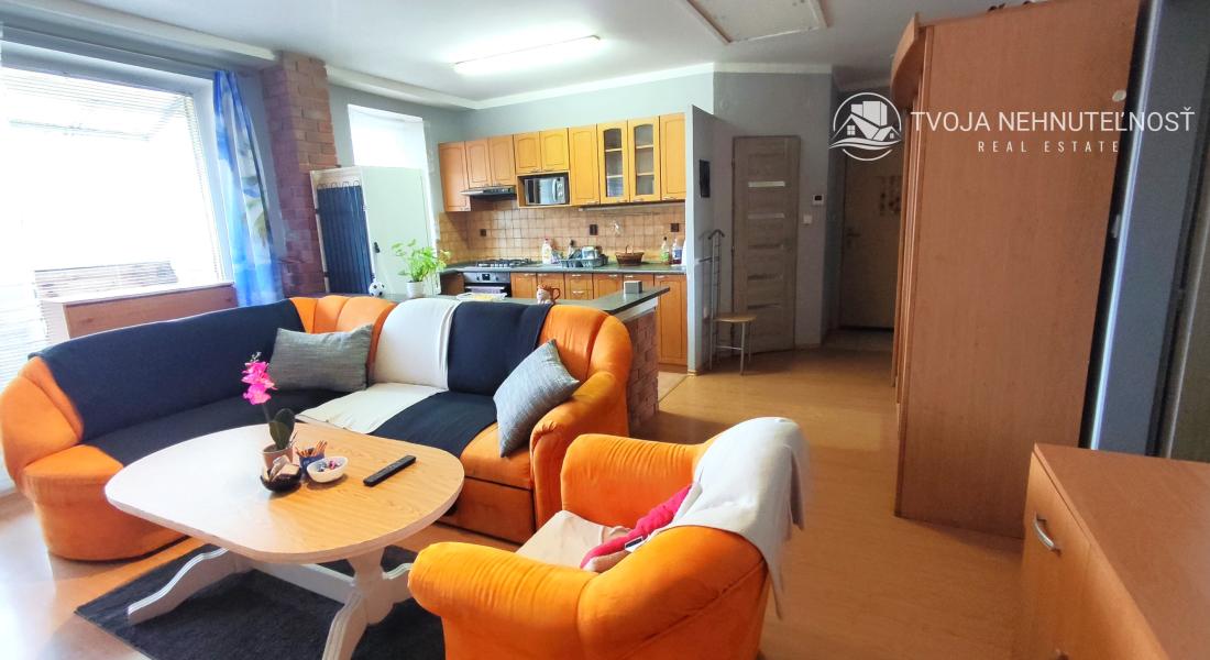 Voľný ihneď.....2 izbový byt Levočská ulica, vlastné kúrenie, balkón, zariadený