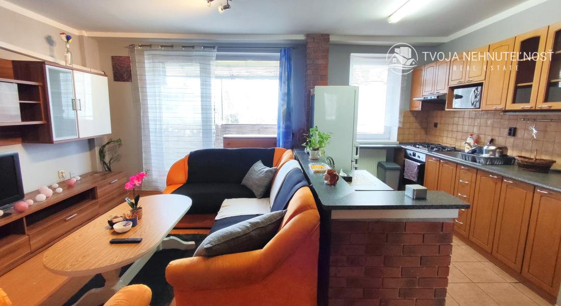 Voľný ihneď.....2 izbový byt Levočská ulica, vlastné kúrenie, balkón, zariadený