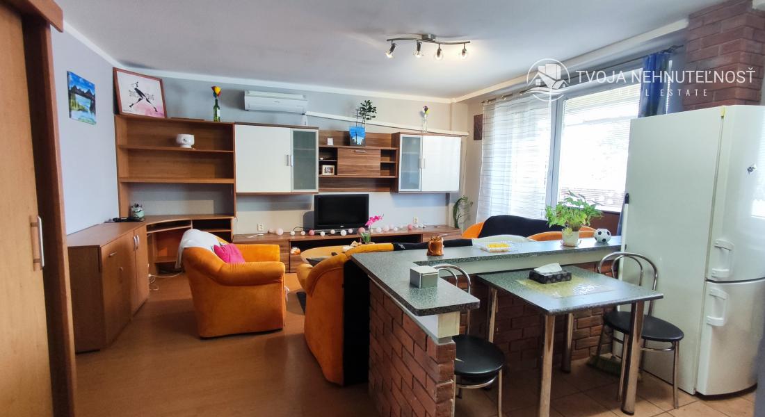 Voľný ihneď.....2 izbový byt Levočská ulica, vlastné kúrenie, balkón, zariadený