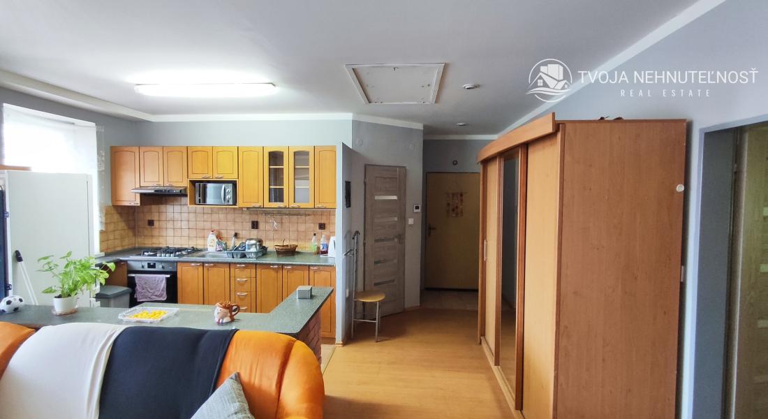 Voľný ihneď.....2 izbový byt Levočská ulica, vlastné kúrenie, balkón, zariadený