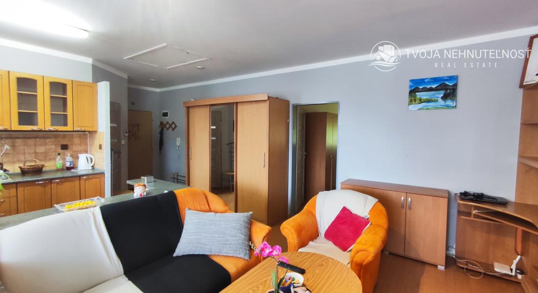 Voľný ihneď.....2 izbový byt Levočská ulica, vlastné kúrenie, balkón, zariadený