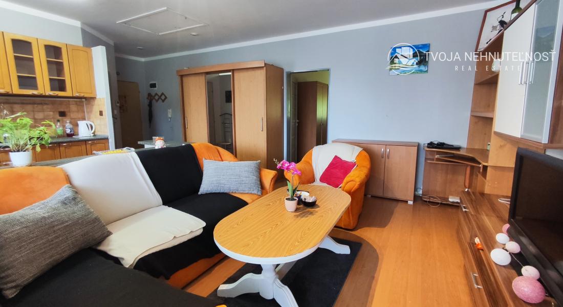 Voľný ihneď.....2 izbový byt Levočská ulica, vlastné kúrenie, balkón, zariadený