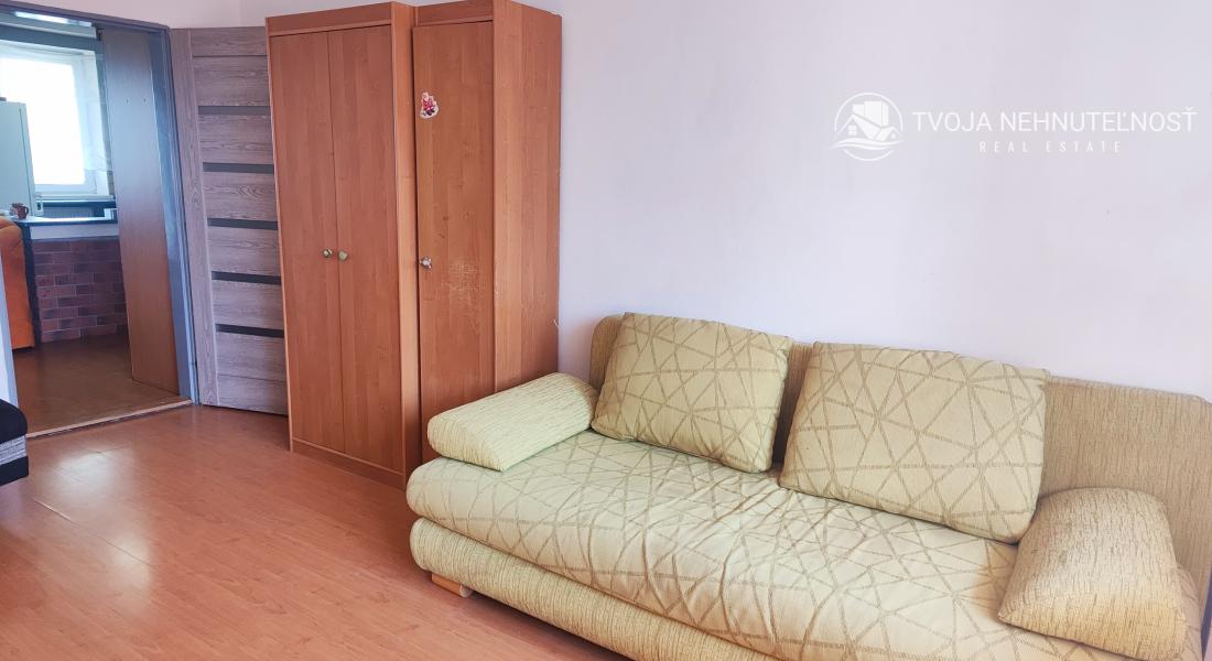 Voľný ihneď.....2 izbový byt Levočská ulica, vlastné kúrenie, balkón, zariadený