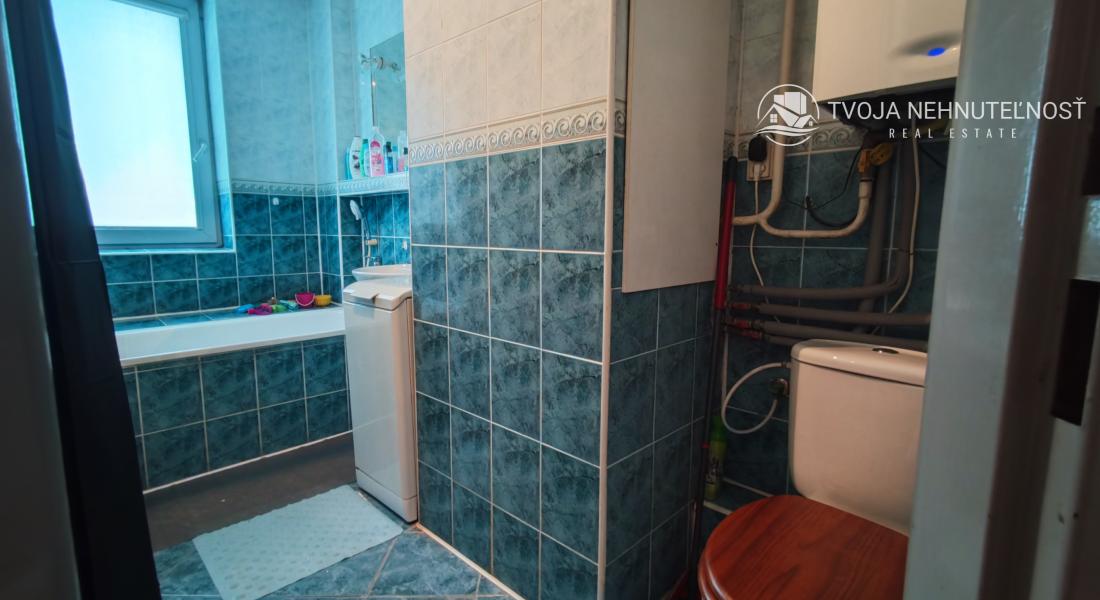 Voľný ihneď.....2 izbový byt Levočská ulica, vlastné kúrenie, balkón, zariadený