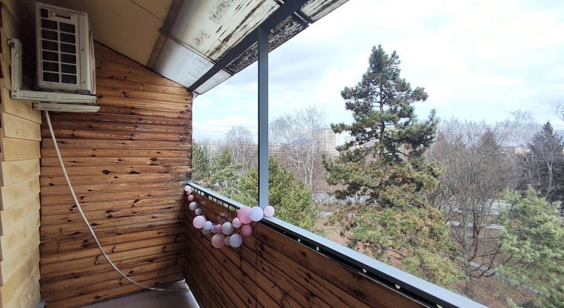 Voľný ihneď.....2 izbový byt Levočská ulica, vlastné kúrenie, balkón, zariadený