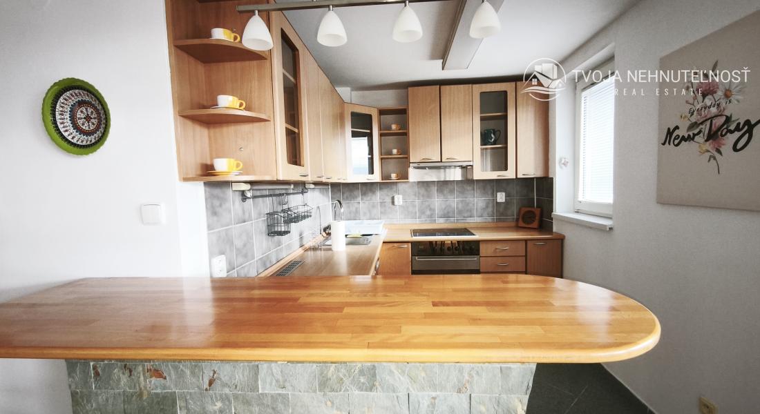 Ihneď voľný 3 izbový priestranný byt s veľkým balkónom, Veselá ulica, zariadený