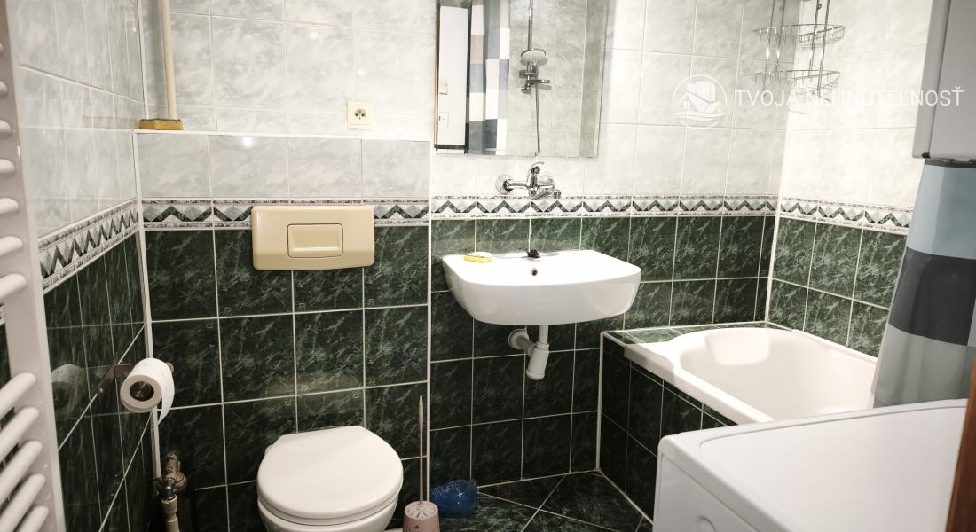 Ihneď voľný 3 izbový priestranný byt s veľkým balkónom, Veselá ulica, zariadený