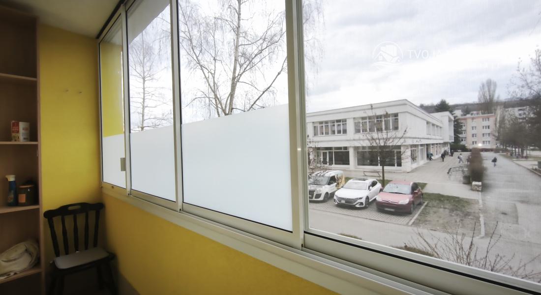 Voľný ihneď ... prenájom zrekonštruovaný 2 izbový byt s loggiou Československej armády, zariadený