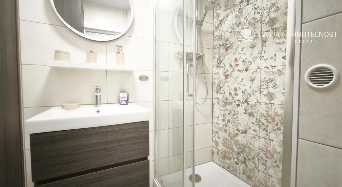 Voľný ihneď ... prenájom zrekonštruovaný 2 izbový byt s loggiou Československej armády, zariadený