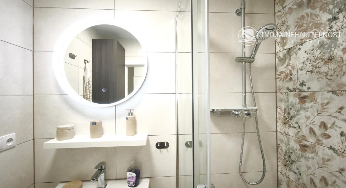 Voľný ihneď ... prenájom zrekonštruovaný 2 izbový byt s loggiou Československej armády, zariadený