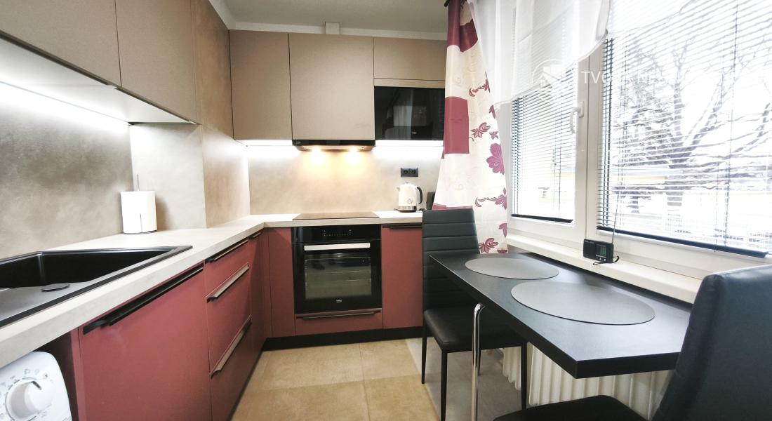 Voľný ihneď ... prenájom zrekonštruovaný 2 izbový byt s loggiou Československej armády, zariadený