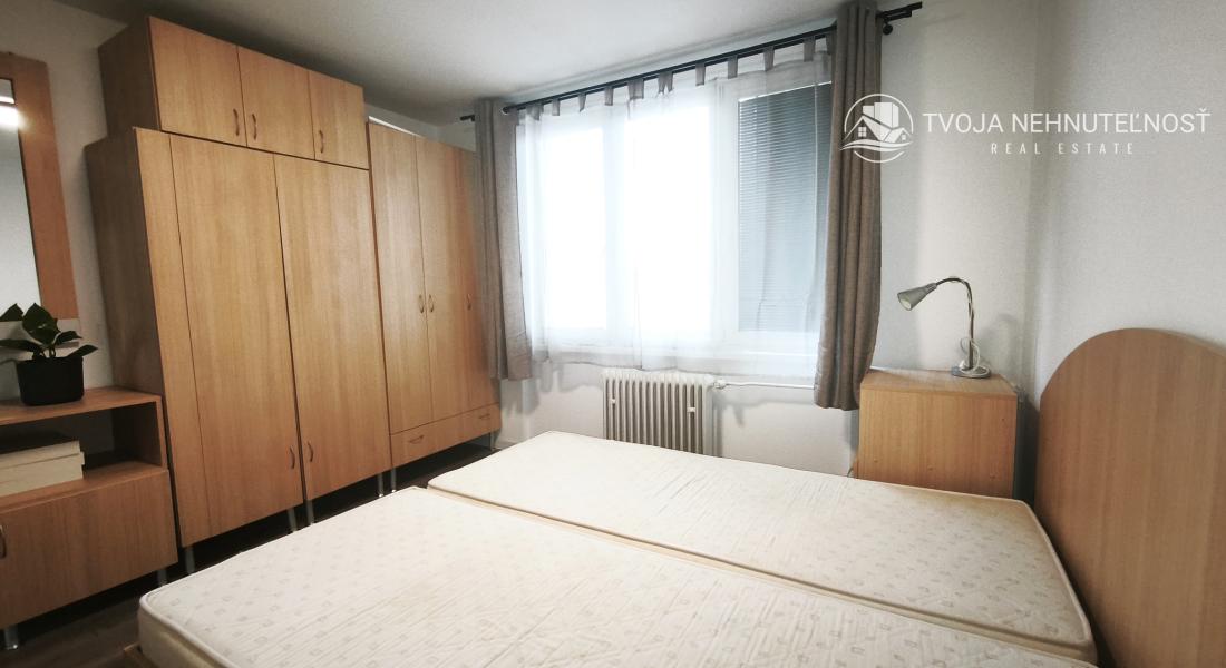 Voľný ihneď ... prenájom zrekonštruovaný 2 izbový byt s loggiou Československej armády, zariadený