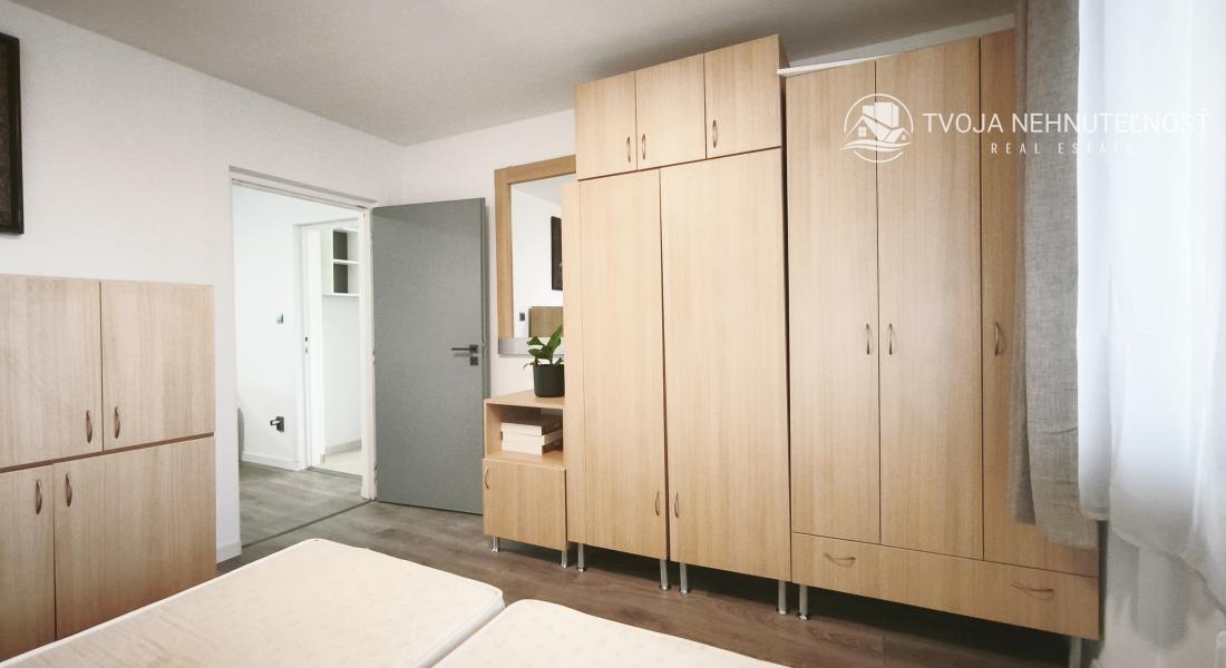 Voľný ihneď ... prenájom zrekonštruovaný 2 izbový byt s loggiou Československej armády, zariadený