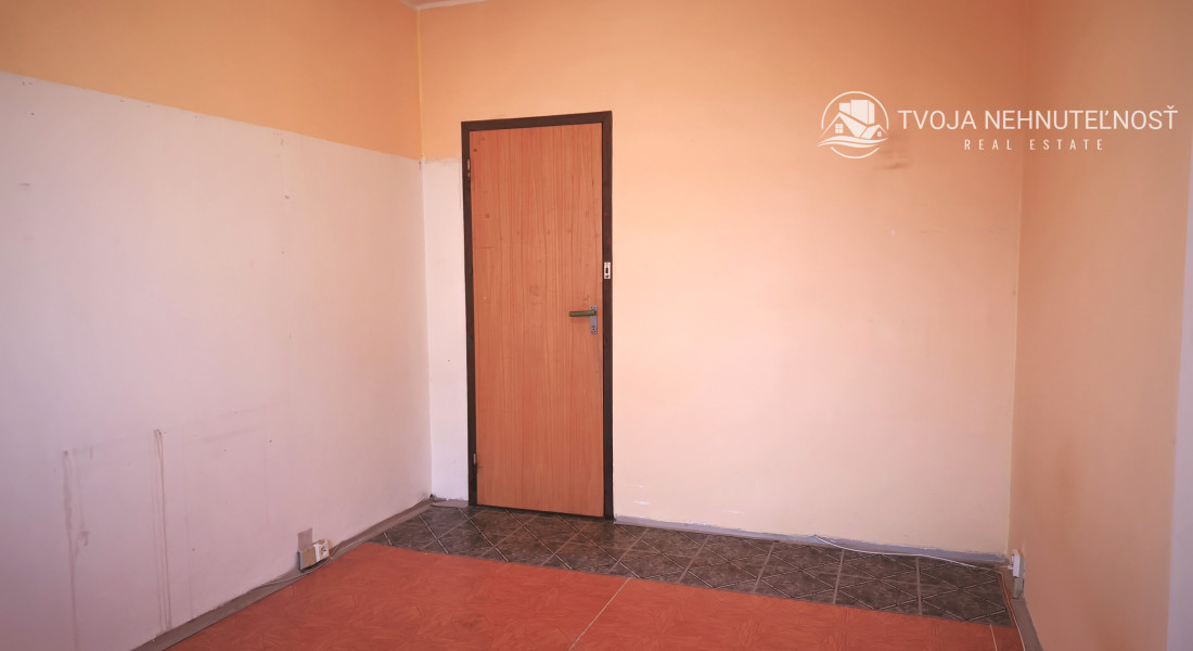 Na predaj lukratívny 4 izbový byt s nadrozmernou loggiou, Mirka Nešpora pri MŠ, pôvodný stav