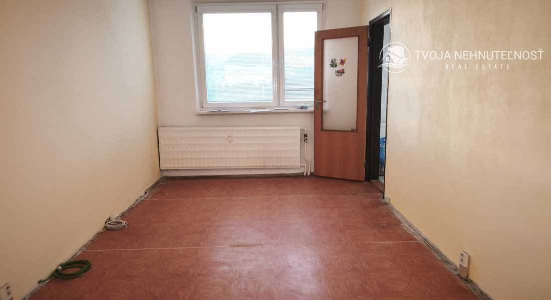 Na predaj lukratívny 4 izbový byt s nadrozmernou loggiou, Mirka Nešpora pri MŠ, pôvodný stav