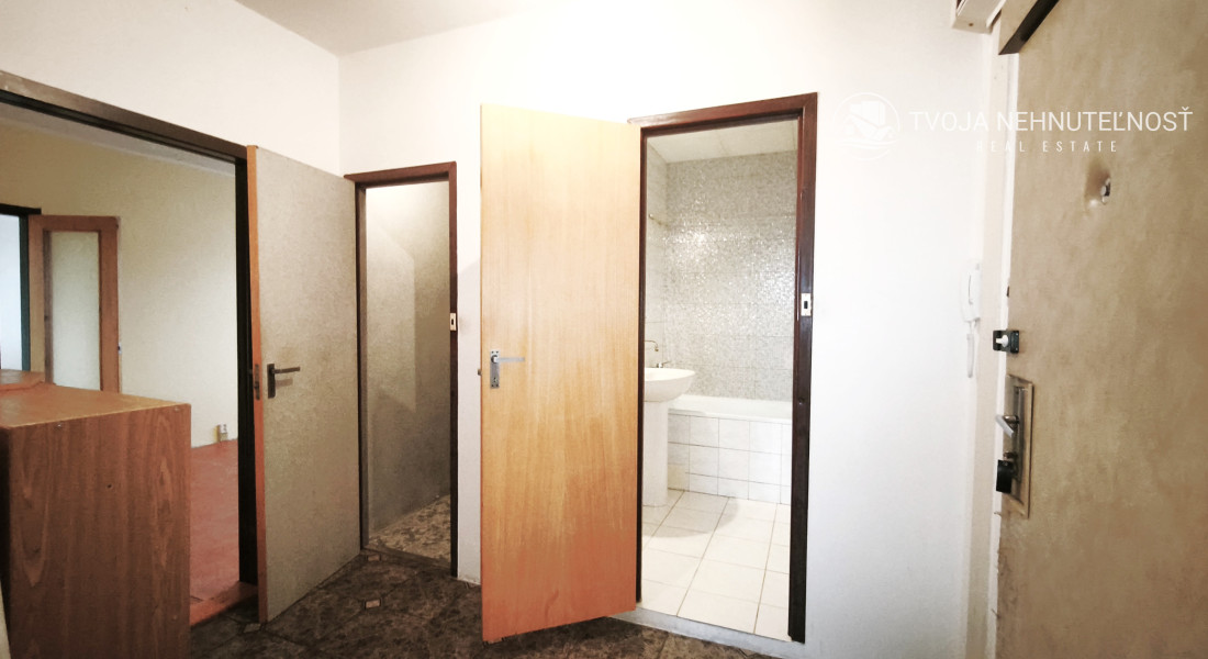 Na predaj lukratívny 4 izbový byt s nadrozmernou loggiou, Mirka Nešpora pri MŠ, pôvodný stav