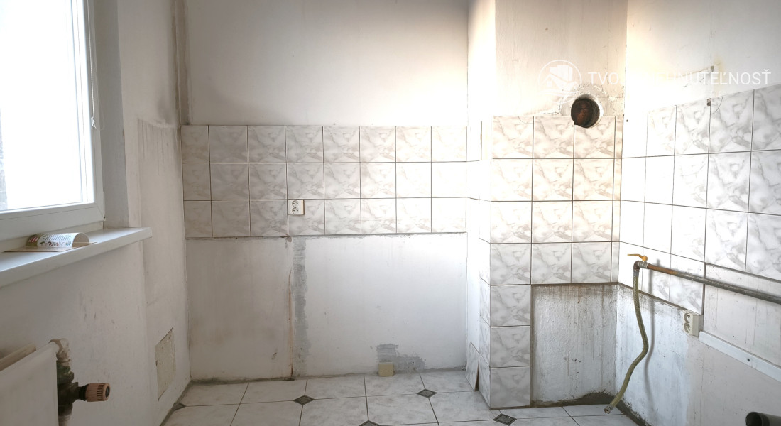 Na predaj lukratívny 4 izbový byt s nadrozmernou loggiou, Mirka Nešpora pri MŠ, pôvodný stav