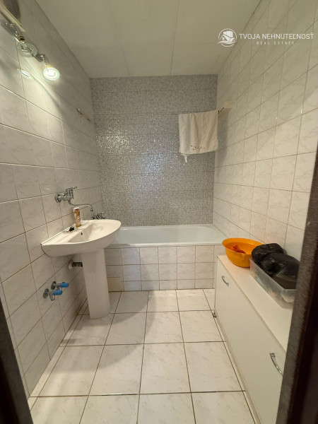 Na predaj lukratívny 4 izbový byt s nadrozmernou loggiou, Mirka Nešpora pri MŠ, pôvodný stav