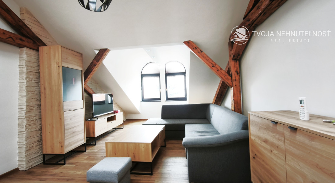 Atypický viacúrovňový mezonet v centre mesta pre 4-6 ľudí, Slovenská ulica, s parkovaním