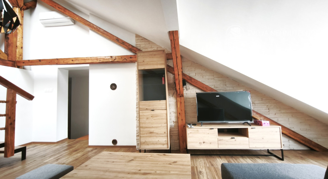 Atypický viacúrovňový mezonet v centre mesta pre 4-6 ľudí, Slovenská ulica, s parkovaním