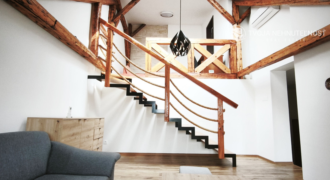 Atypický viacúrovňový mezonet v centre mesta pre 4-6 ľudí, Slovenská ulica, s parkovaním