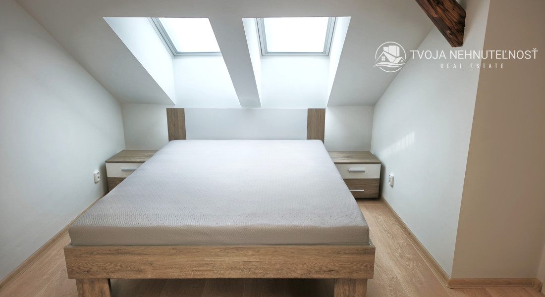 Atypický viacúrovňový mezonet v centre mesta pre 4-6 ľudí, Slovenská ulica, s parkovaním