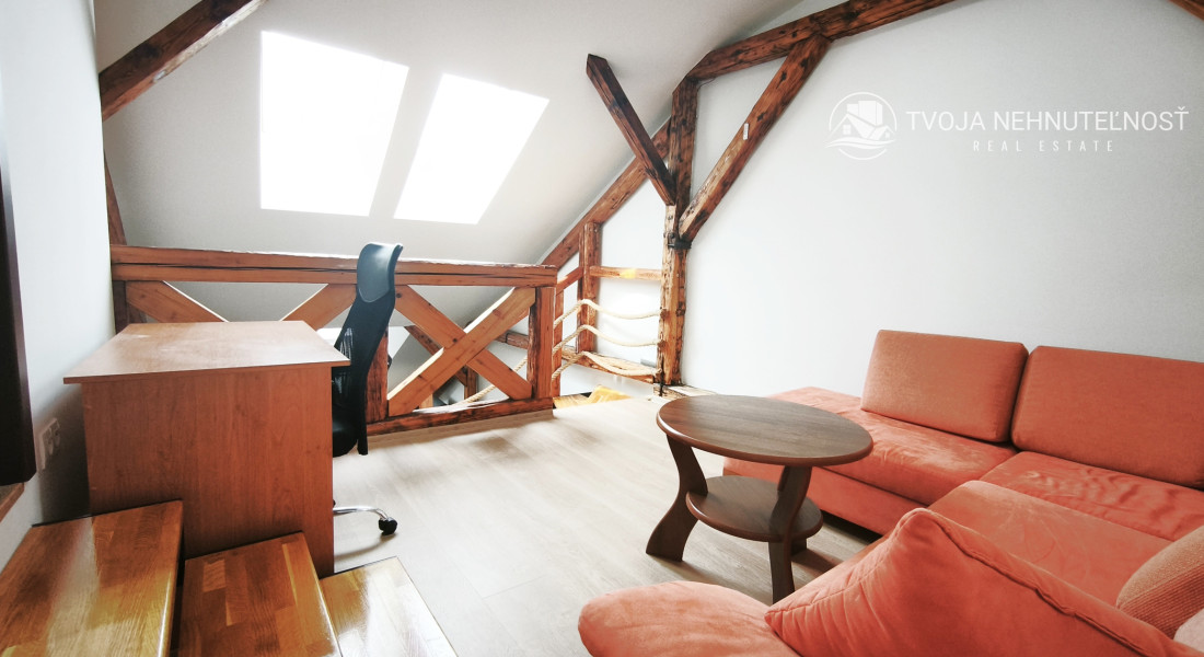 Atypický viacúrovňový mezonet v centre mesta pre 4-6 ľudí, Slovenská ulica, s parkovaním