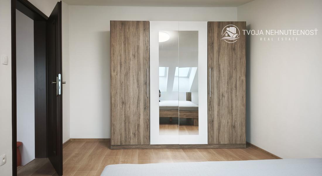 Atypický viacúrovňový mezonet v centre mesta pre 4-6 ľudí, Slovenská ulica, s parkovaním