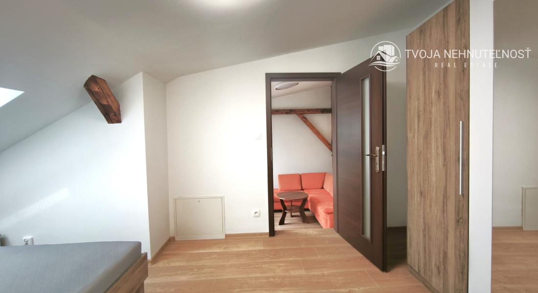 Atypický viacúrovňový mezonet v centre mesta pre 4-6 ľudí, Slovenská ulica, s parkovaním