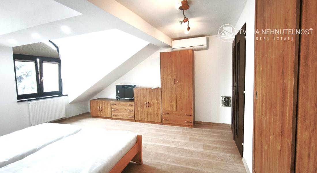 Atypický viacúrovňový mezonet v centre mesta pre 4-6 ľudí, Slovenská ulica, s parkovaním