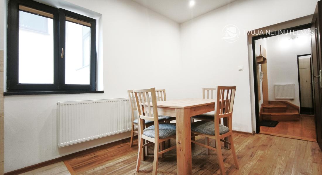 Atypický viacúrovňový mezonet v centre mesta pre 4-6 ľudí, Slovenská ulica, s parkovaním