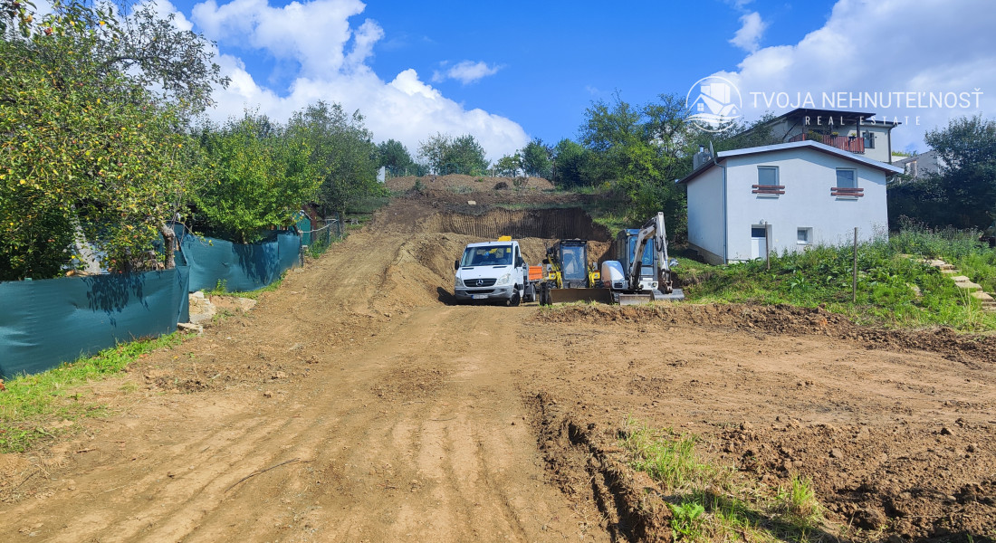 Stavebný pozemok Prešov, Zajačia ulica, vhodný na terasovú výstavbu, s nádherným výhľadom