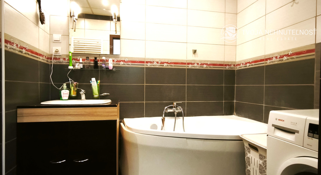 Priestranný 2,5 - izbový byt s potenciálom a krásnym výhľadom na Solivar