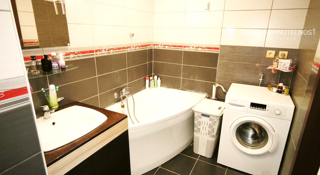 Priestranný 2,5 - izbový byt s potenciálom a krásnym výhľadom na Solivar