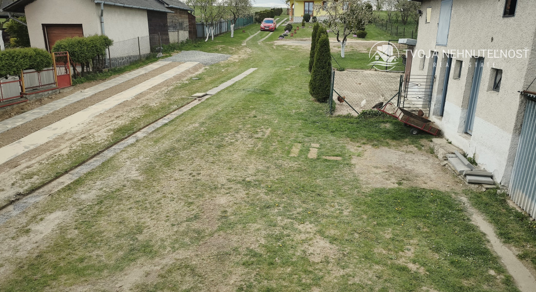 Dvojgeneračný 6 izbový dom s možnosťou rozdelenia na dva samostatné byty, 13 km od PO, v obci Lada