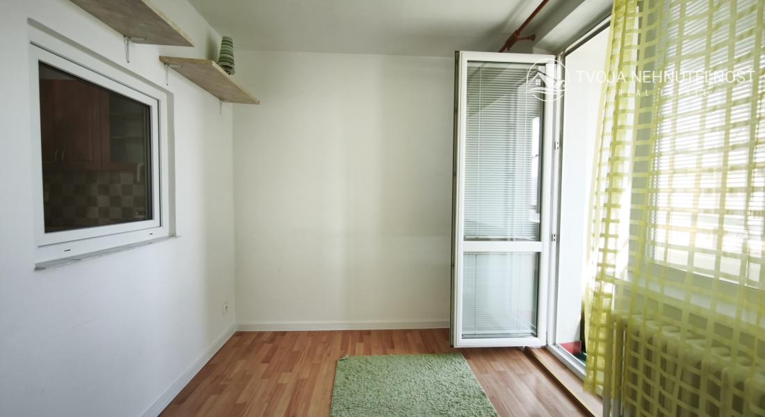 Kúpou voľný 3 izbový byt Sekčov Martina Benku, 59 m2, zariadený, s balkónom