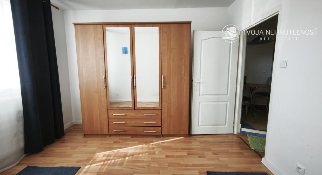 Kúpou voľný 3 izbový byt Sekčov Martina Benku, 59 m2, zariadený, s balkónom