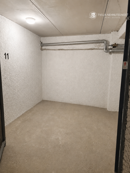 Komfortný veľký 2 izbový byt s garážou, loggia 16 m2, krb, Veselá ulica Prešov