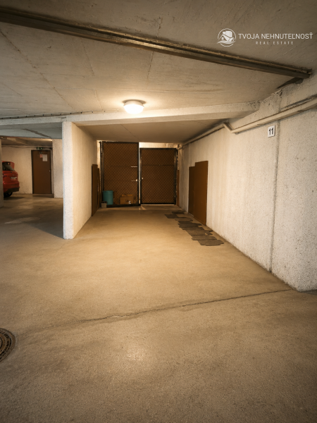 Komfortný veľký 2 izbový byt s garážou, loggia 16 m2, krb, Veselá ulica Prešov