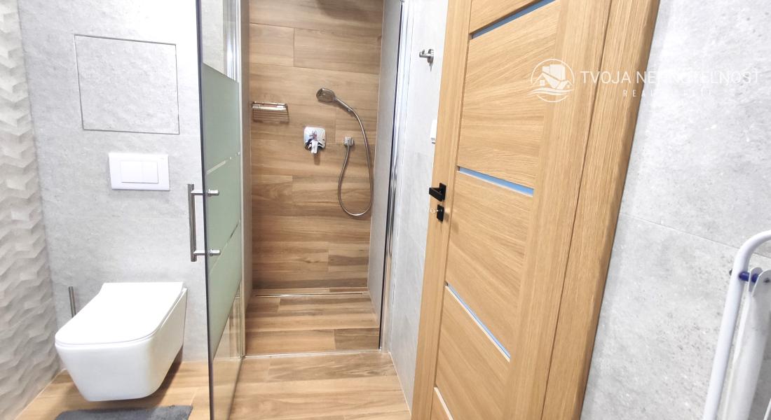 Na prenájom supermoderný 2 izbový byt s dvomi loggiami v centre mesta pri OC NOVUM, Kúpeľná
