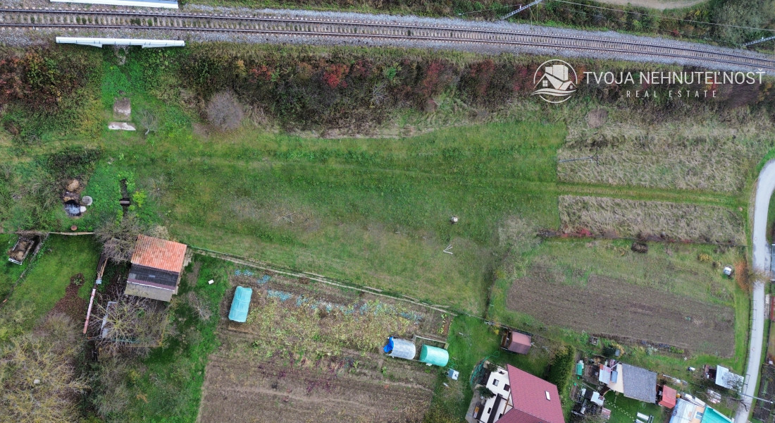 Na predaj stavebný pozemok Šarišské Michaľany, 570 m2, IS v krátkej vzdialenosti